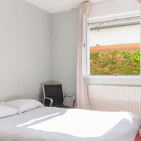 Comfortable Close To And Center Biarritz